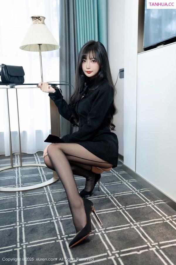   [XiuRen]高清写真图 2025.02.21 No.9918 樱桃小阑子 黑丝美腿第21张图片